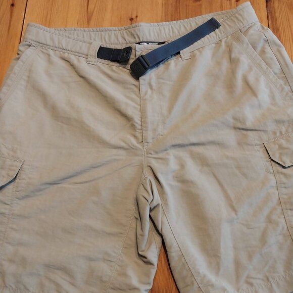 The North Face Men's Lightweight Cargo Shorts Men 38 EUC - Picture 1 of 8